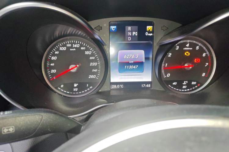 Used Mercedes-Benz C-Class 2016 C 180 L Sport Edition Odometer Close Up