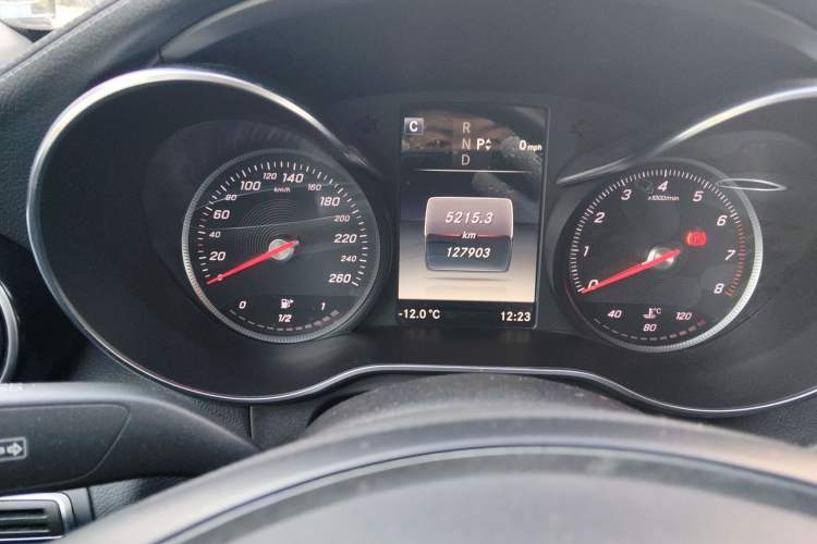 Used Mercedes-Benz C-Class 2016 C 180 L Sport Edition Odometer Close Up