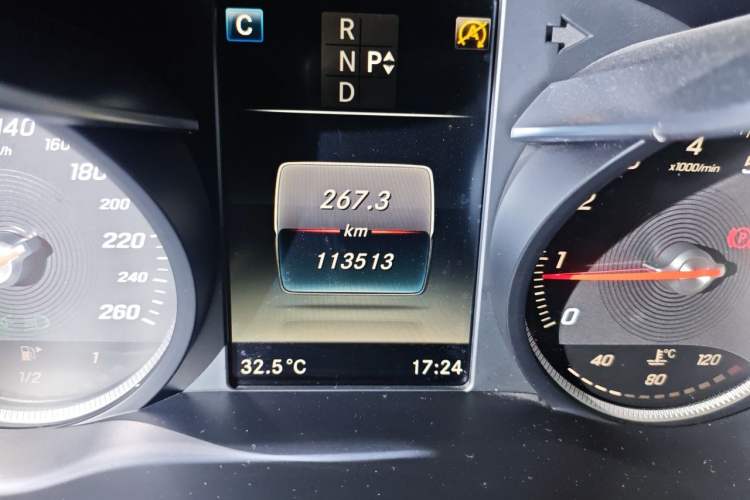 Used Mercedes-Benz C-Class 2016 C 200 L Sport Edition Odometer Close Up
