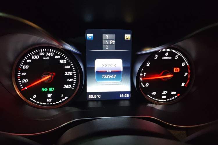 Used Mercedes-Benz C-Class 2016 C 200 L Sport Edition Odometer Close Up