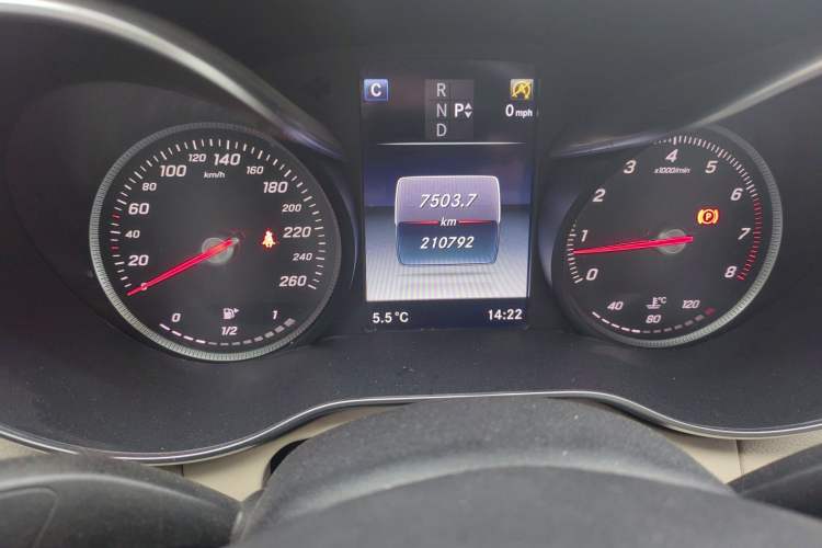 Used Mercedes-Benz C-Class 2016 C 180 L Sport Edition Odometer Close Up