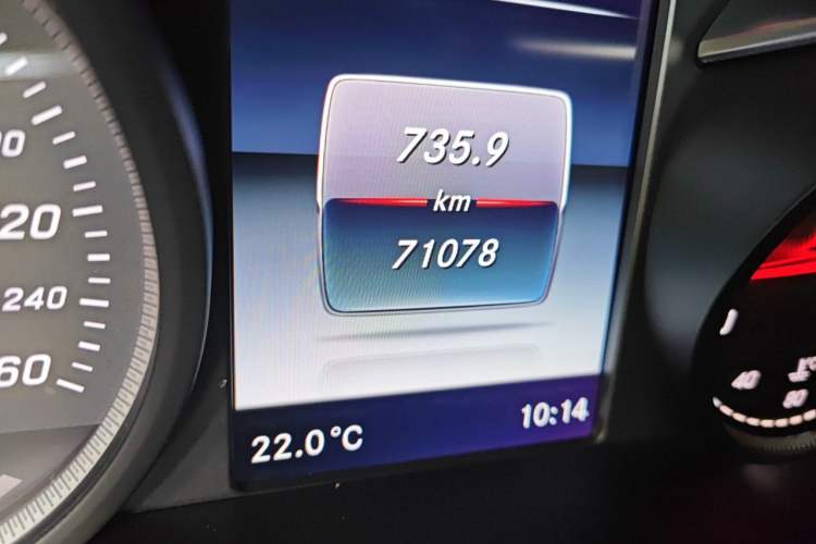 Used Mercedes-Benz C-Class 2016 C 180 L Sport Edition Odometer Close Up