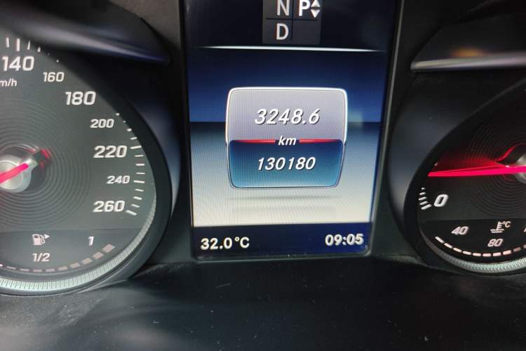 Used Mercedes-Benz C-Class 2016 C 200 L 4MATIC Sport Edition Odometer Close Up