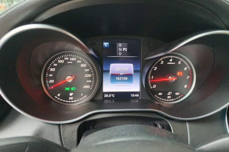 Used Mercedes-Benz C-Class 2016 C 200 L Sport Edition Odometer Close Up
