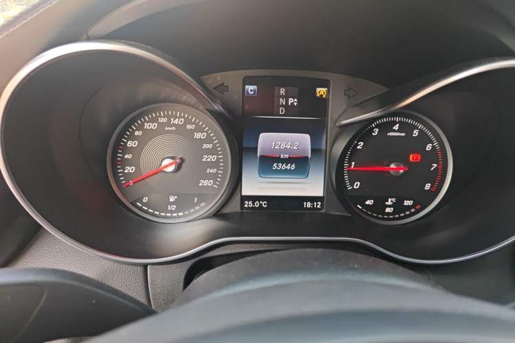 Used Mercedes-Benz C-Class 2016 C 180 L Sport Edition Odometer Close Up