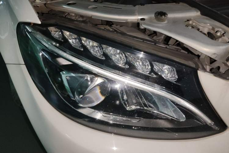 Used Mercedes-Benz C-Class 2016 C 200 L Sport Edition Right Front Headlight