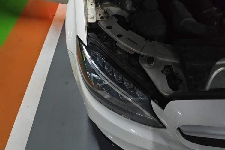 Used Mercedes-Benz C-Class 2016 C 180 L Sport Edition Right Front Headlight