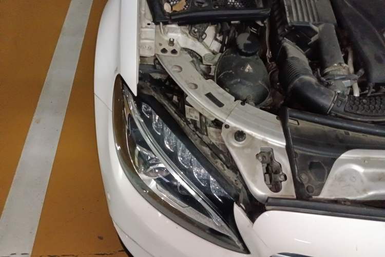 Used Mercedes-Benz C-Class 2016 C 200 Sport Edition Right Front Headlight