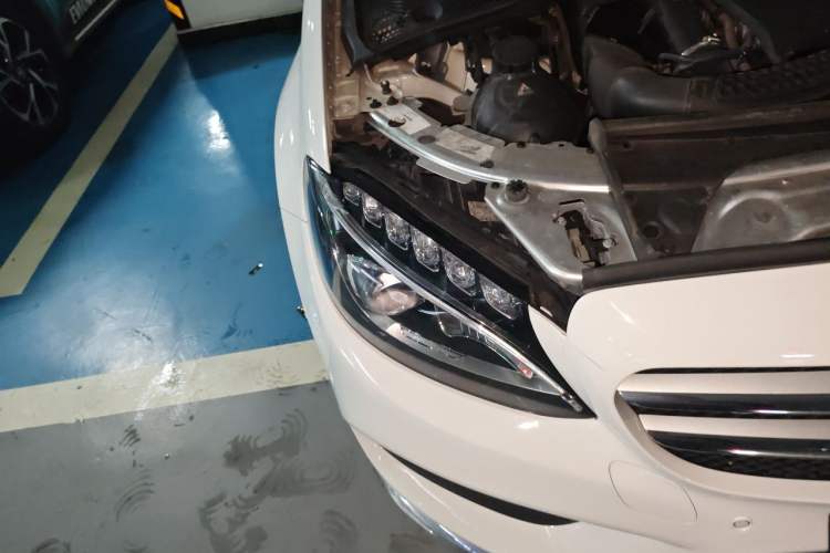 Used Mercedes-Benz C-Class 2016 C 200 L Sport Edition Right Front Headlight