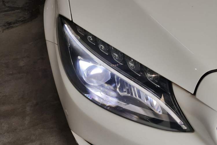 Used Mercedes-Benz C-Class 2016 C 180 L Sport Edition Right Front Headlight