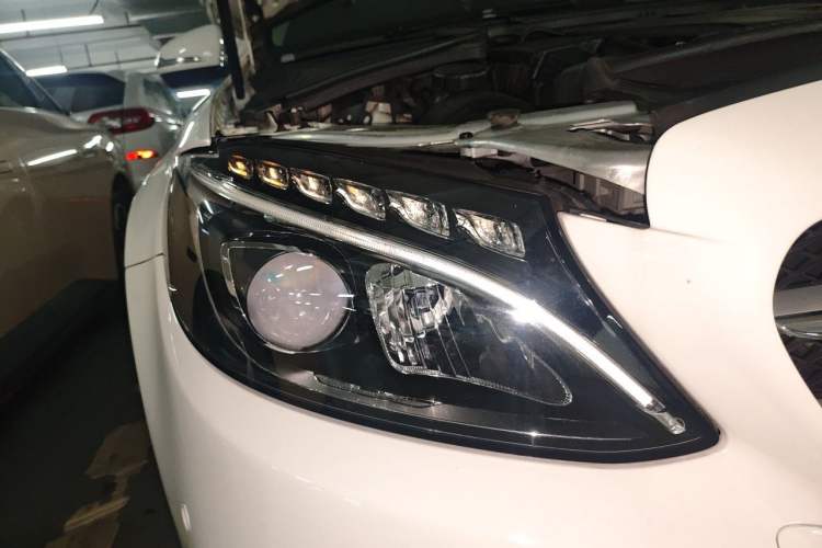 Used Mercedes-Benz C-Class 2016 C 200 L Sport Edition Right Front Headlight