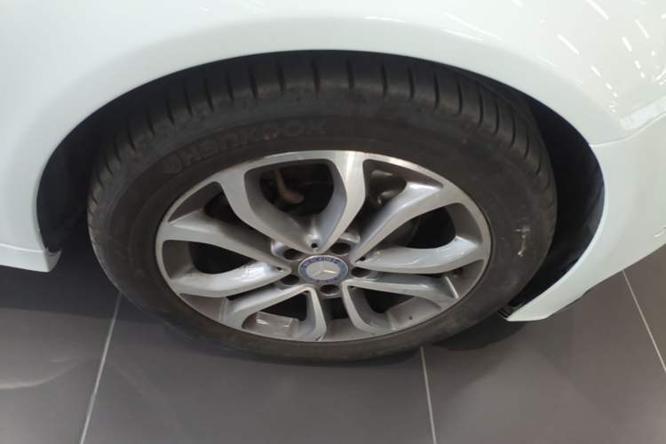 Used Mercedes-Benz C-Class 2016 C 180 L Sport Edition Right Front Wheel Hub