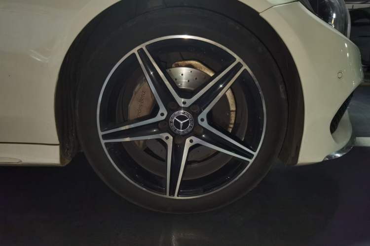 Used Mercedes-Benz C-Class 2016 C 200 4MATIC Coupe Right Front Wheel Hub