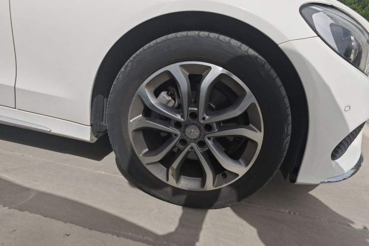 Used Mercedes-Benz C-Class 2016 C 180 L Sport Edition Right Front Wheel Hub
