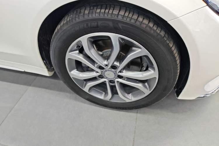 Used Mercedes-Benz C-Class 2016 C 180 L Sport Edition Right Front Wheel Hub