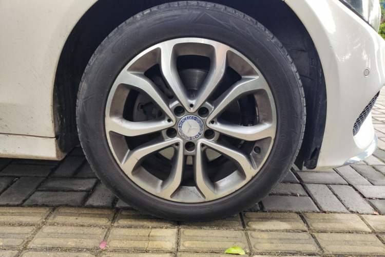 Used Mercedes-Benz C-Class 2016 C 180 L Sport Edition Right Front Wheel Hub