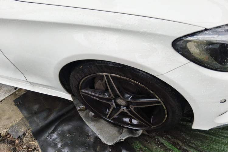 Used Mercedes-Benz C-Class 2016 C 200 Coupe Right Front Wheel Hub