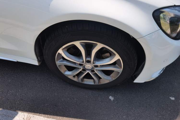 Used Mercedes-Benz C-Class 2016 C 180 L Sport Edition Right Front Wheel Hub