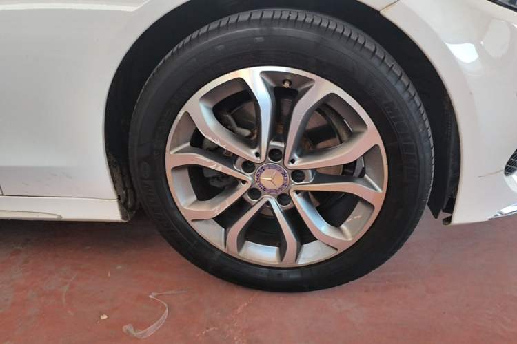 Used Mercedes-Benz C-Class 2016 C 180 L Sport Edition Right Front Wheel Hub