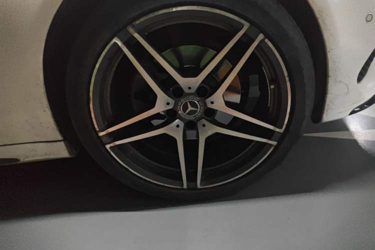 Used Mercedes-Benz C-Class 2016 C 180 L Sport Edition Right Front Wheel Hub