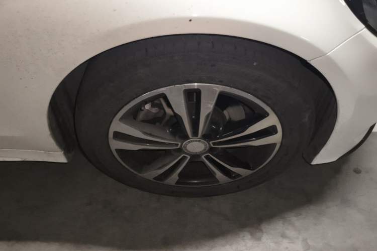 Used Mercedes-Benz C-Class 2016 C 200 Sport Edition Right Front Wheel Hub