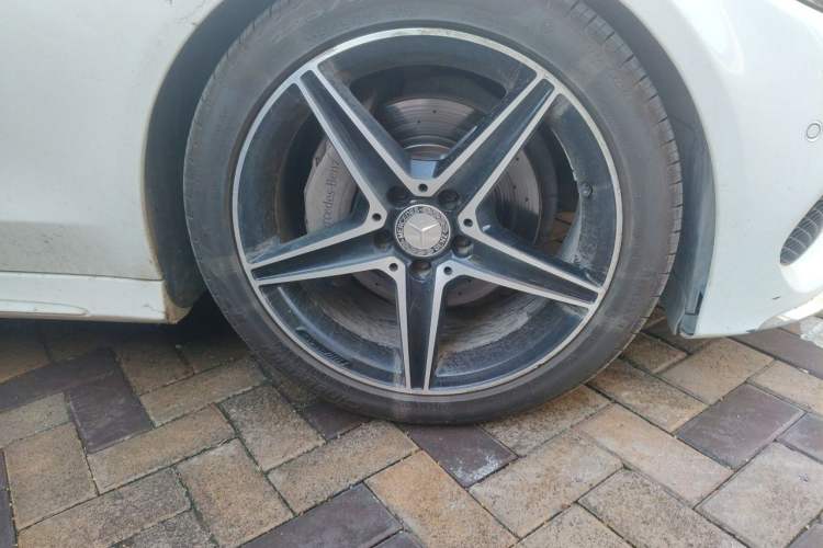 Used Mercedes-Benz C-Class 2016 C 200 Coupe Right Front Wheel Hub