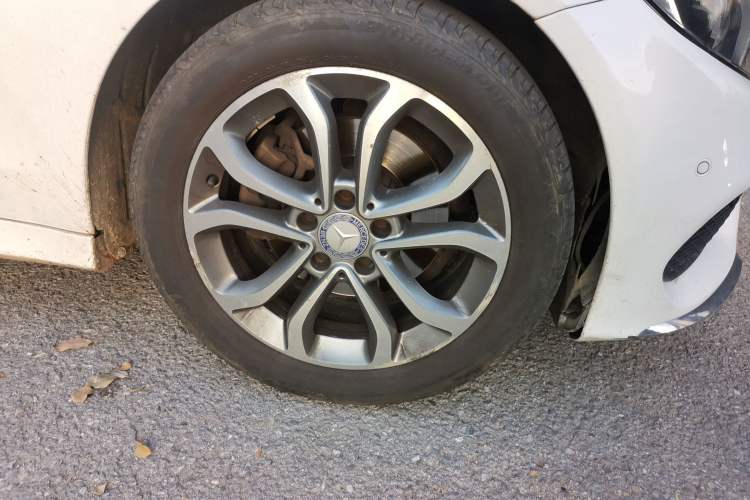 Used Mercedes-Benz C-Class 2016 C 180 L Sport Edition Right Front Wheel Hub