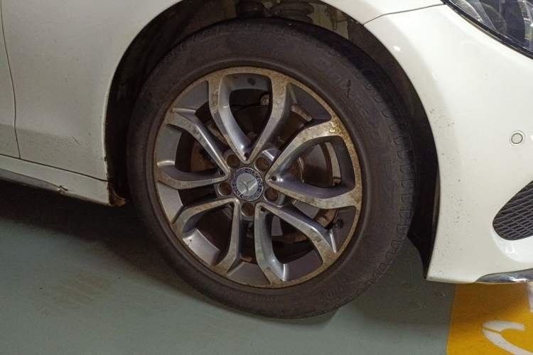 Used Mercedes-Benz C-Class 2016 C 180 L Sport Edition Right Front Wheel Hub