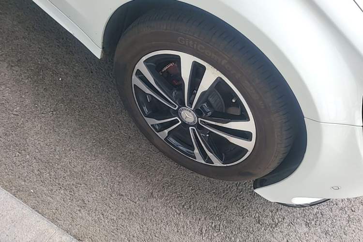Used Mercedes-Benz C-Class 2016 C 200 Sport Edition Right Front Wheel Hub