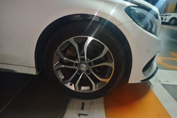 Used Mercedes-Benz C-Class 2016 C 180 L Sport Edition Right Front Wheel Hub