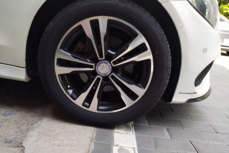 Used Mercedes-Benz C-Class 2016 C 200 Sport Edition Right Front Wheel Hub