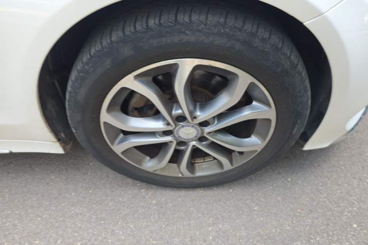 Used Mercedes-Benz C-Class 2016 C 180 L Sport Edition Right Front Wheel Hub