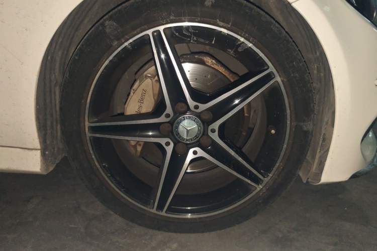 Used Mercedes-Benz C-Class 2016 C 200 Coupe Right Front Wheel Hub