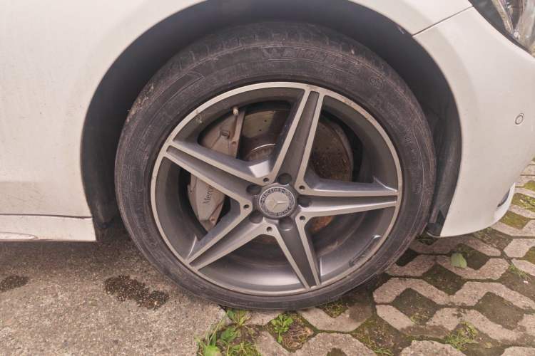 Used Mercedes-Benz C-Class 2016 C 300 station wagon Right Front Wheel Hub