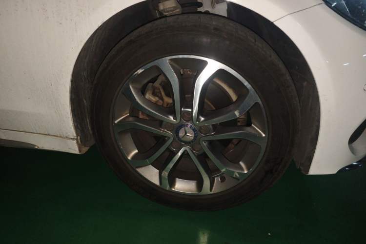 Used Mercedes-Benz C-Class 2016 C 180 L Sport Edition Right Front Wheel Hub