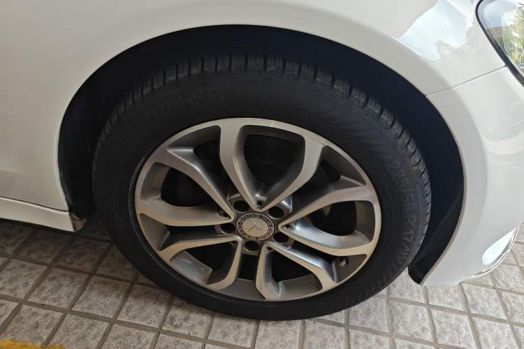 Used Mercedes-Benz C-Class 2016 C 180 L Sport Edition Right Front Wheel Hub