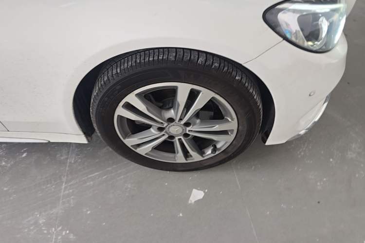 Used Mercedes-Benz C-Class 2016 C 200 L Sport Edition Right Front Wheel Hub