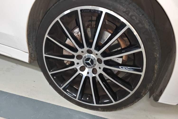 Used Mercedes-Benz C-Class 2016 C 200 4MATIC Coupe Right Front Wheel Hub