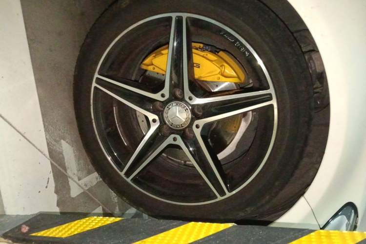 Used Mercedes-Benz C-Class 2016 C 200 Coupe Right Front Wheel Hub