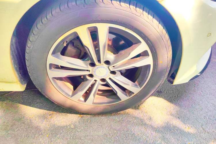 Used Mercedes-Benz C-Class 2016 C 200 Sport Edition Right Front Wheel Hub