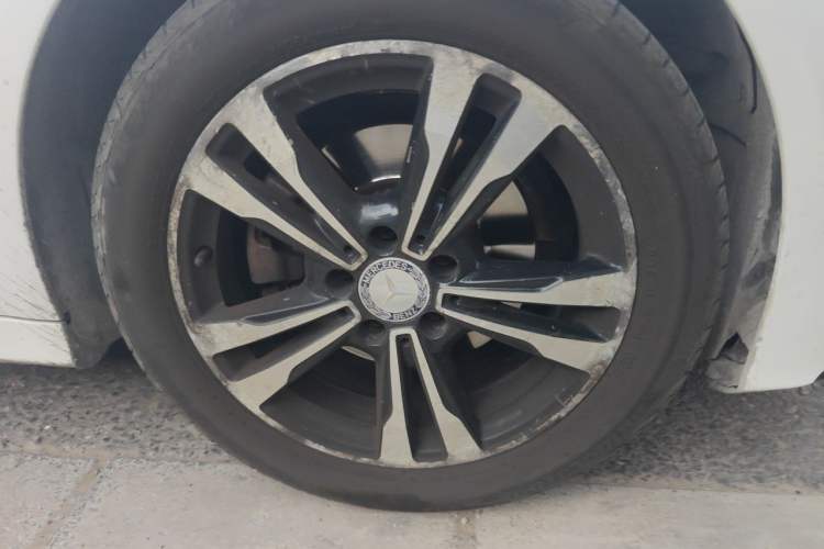 Used Mercedes-Benz C-Class 2016 C 200 Sport Edition Right Front Wheel Hub
