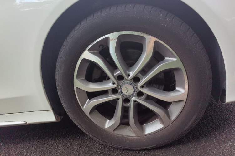 Used Mercedes-Benz C-Class 2016 C 180 L Sport Edition Right Front Wheel Hub