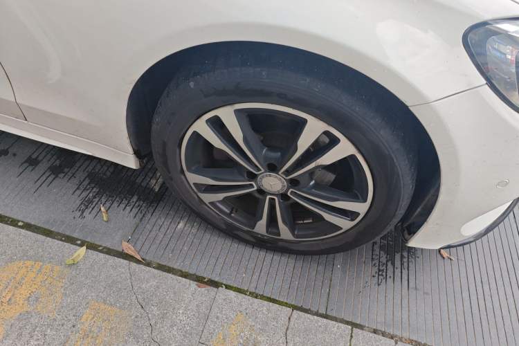 Used Mercedes-Benz C-Class 2016 C 200 Sport Edition Right Front Wheel Hub