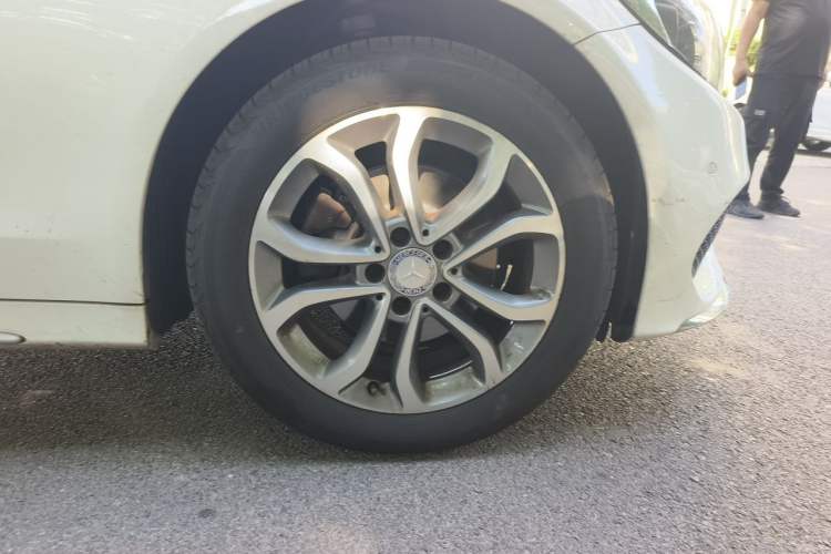 Used Mercedes-Benz C-Class 2016 C 180 L Sport Edition Right Front Wheel Hub