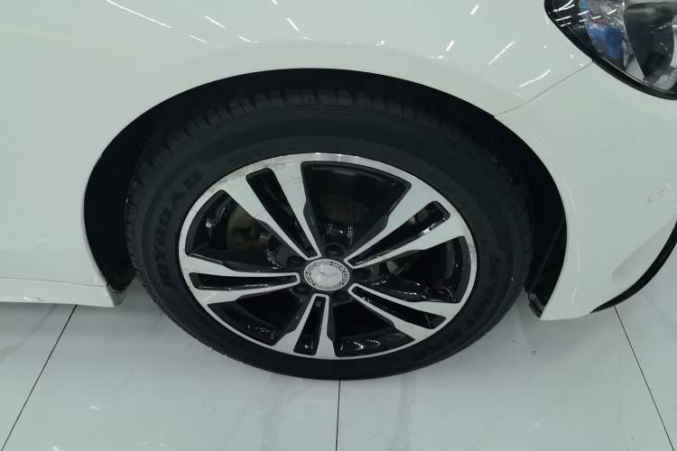 Used Mercedes-Benz C-Class 2016 C 200 Sport Edition Right Front Wheel Hub