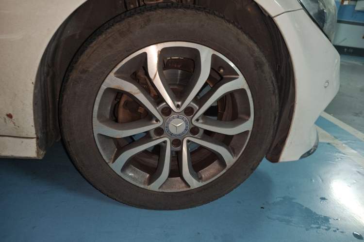 Used Mercedes-Benz C-Class 2016 C 180 L Sport Edition Right Front Wheel Hub