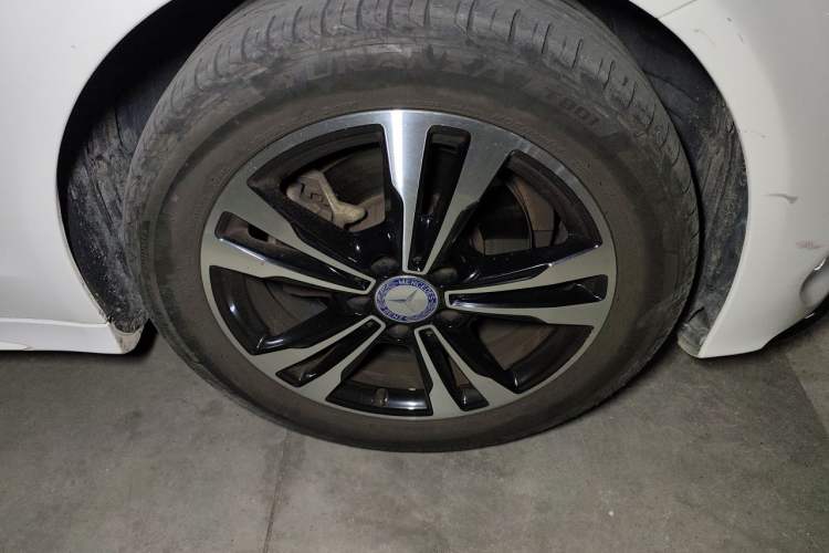 Used Mercedes-Benz C-Class 2016 C 200 Sport Edition Right Front Wheel Hub