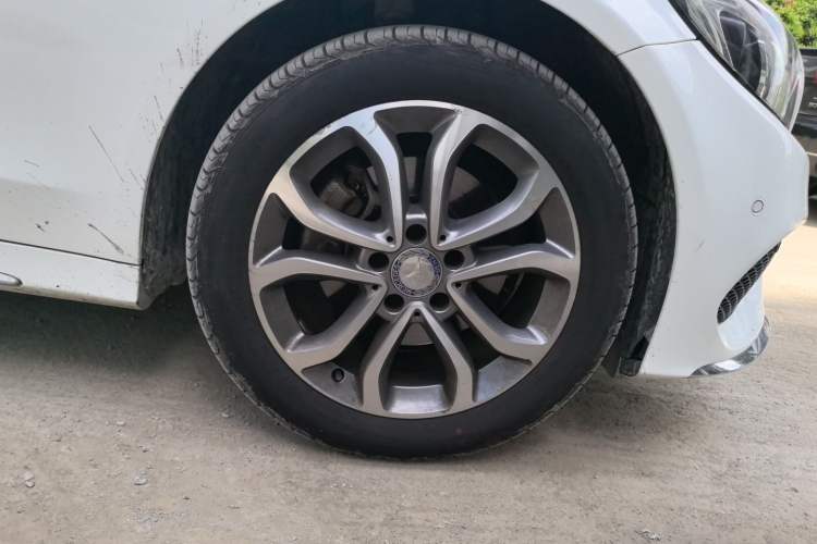 Used Mercedes-Benz C-Class 2016 C 180 L Sport Edition Right Front Wheel Hub