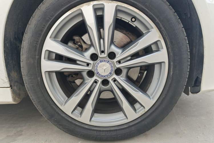 Used Mercedes-Benz C-Class 2016 C 200 L Sport Edition Right Front Wheel Hub