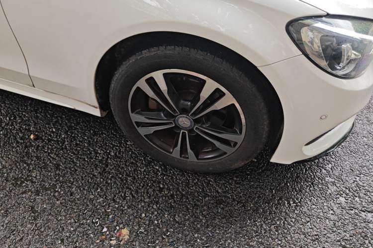 Used Mercedes-Benz C-Class 2016 C 200 Sport Edition Right Front Wheel Hub